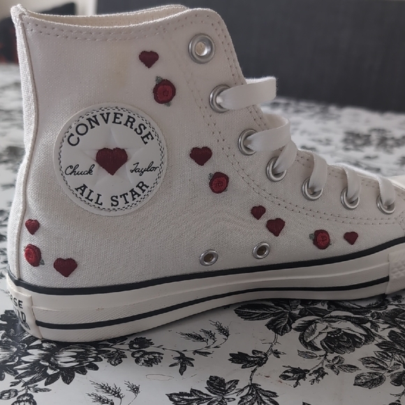 White High-Top Sneakers with Red Roses 🌹 - Picture 5 of 10